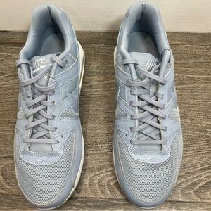 Nike Air Women’s Light Blue Air Max Sneakers. Running. Size 11. Pre-owned.